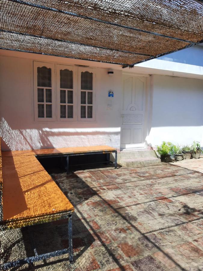 A Loft Hostel Alappuzha Buitenkant foto