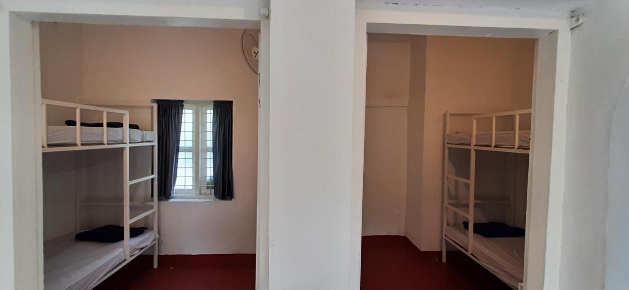 A Loft Hostel Alappuzha Buitenkant foto