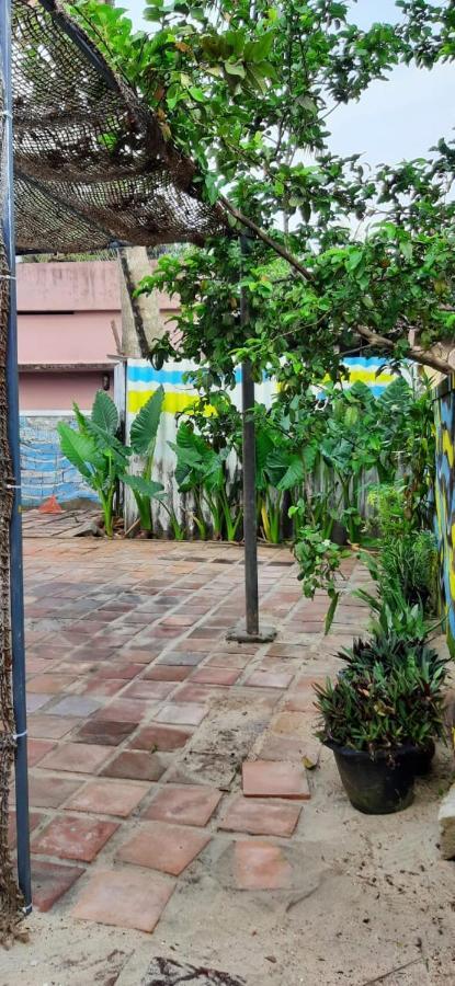 A Loft Hostel Alappuzha Buitenkant foto