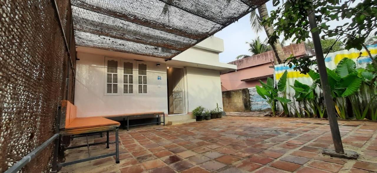 A Loft Hostel Alappuzha Buitenkant foto