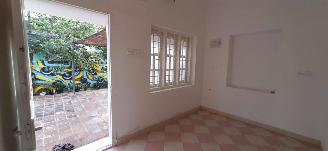 A Loft Hostel Alappuzha Buitenkant foto
